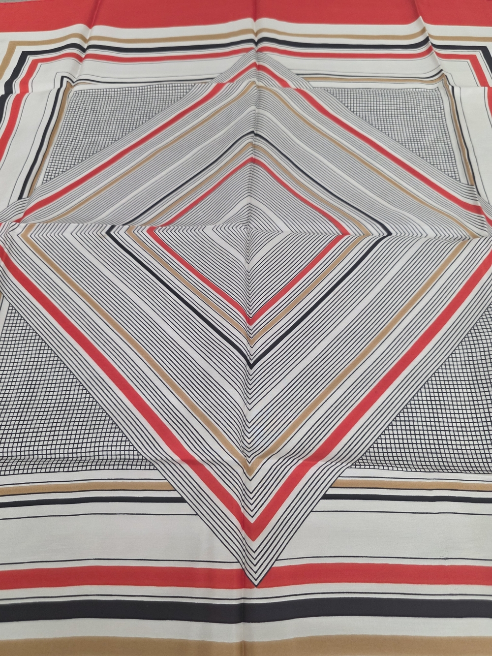 Auth 🎀  Geometric Diamond Pattern Silk Scarf ♋️🎗 - Picture 10 of 10